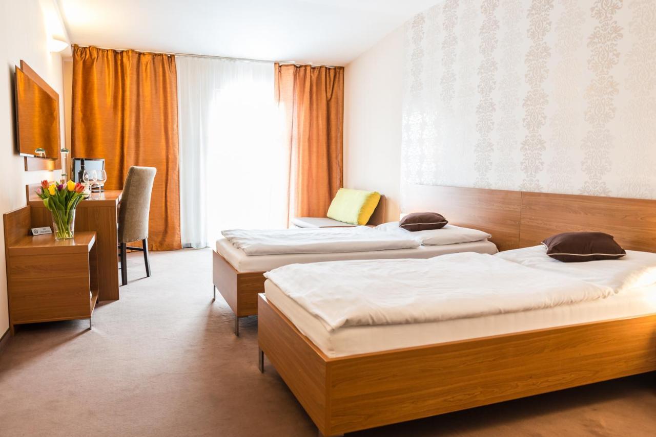 Hotel Dastan Levice Exterior photo