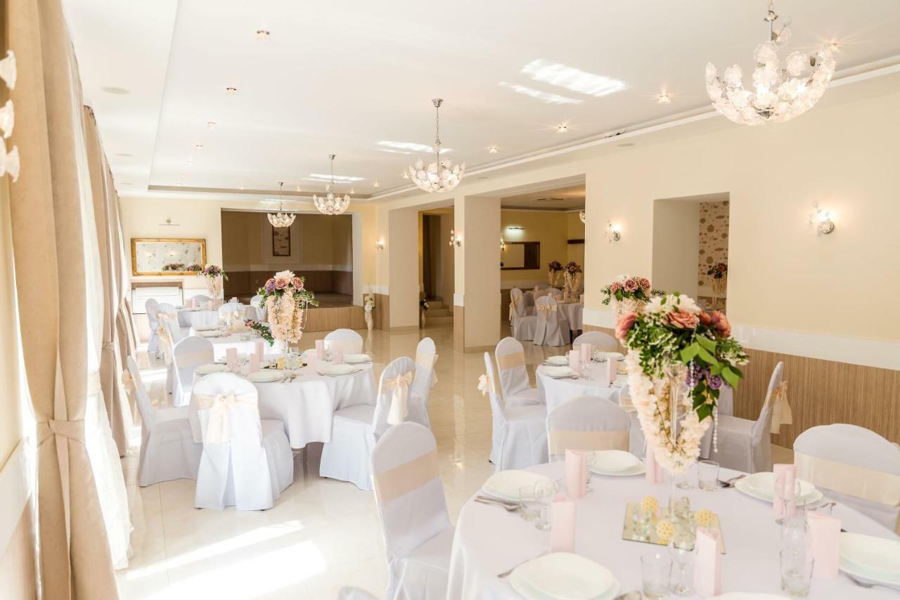 Hotel Dastan Levice Exterior photo